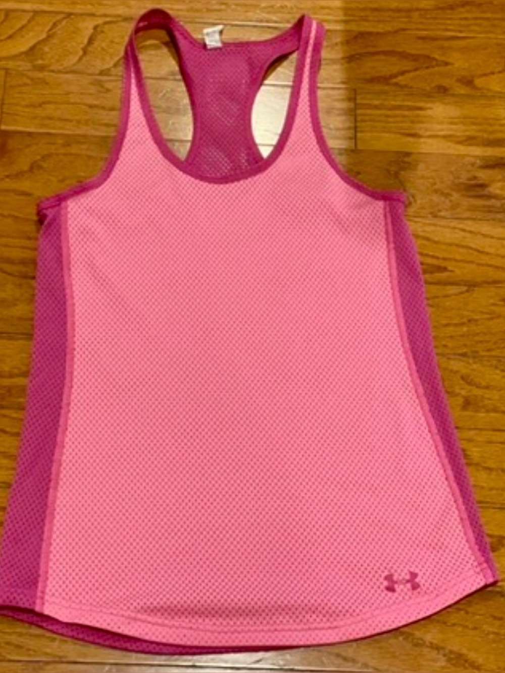 Size small Under Armour heat gear tank top.